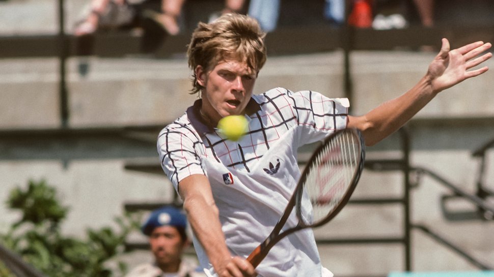 Stefan Edberg schlägt eine Rückhand - Foto: Getty Images / David Madison