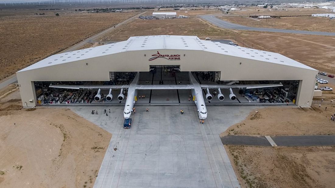 Unbemerkt in der Wüste gebaut: Das größte Flugzeug der Welt