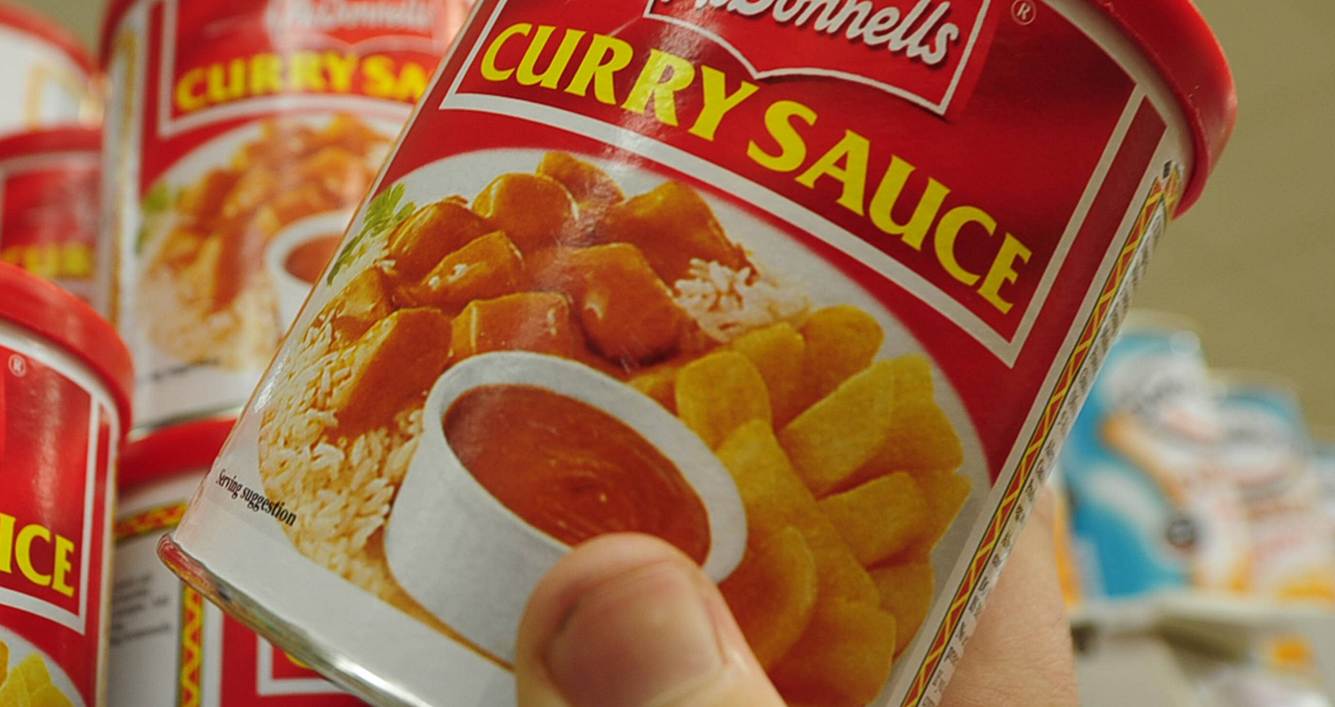 Curry-Soße im Supermarkt