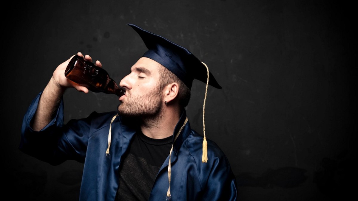 Alkohl beeinflusst ein gutes Studium: Wer trinkt, bricht die Uni nicht so häufig ab