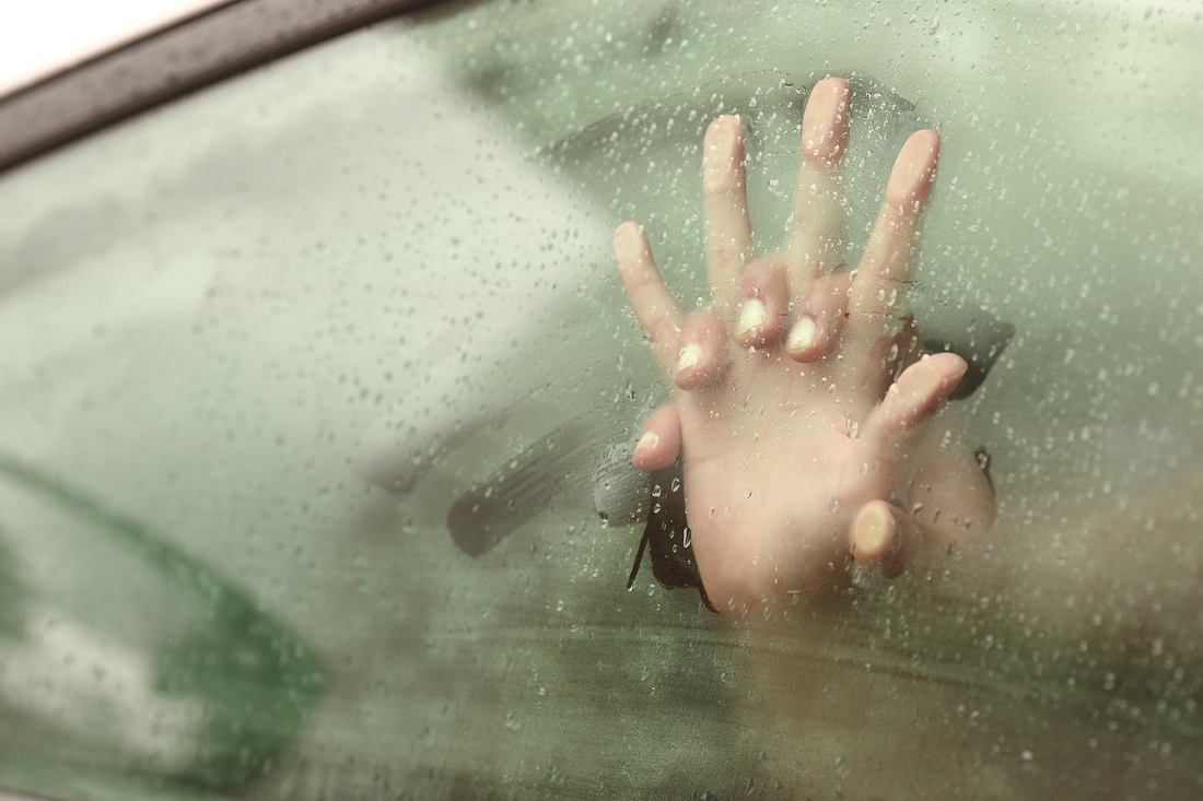 Studie: Diese Autofahrer haben den besten Sex Hände an beschlagener Autoscheibe