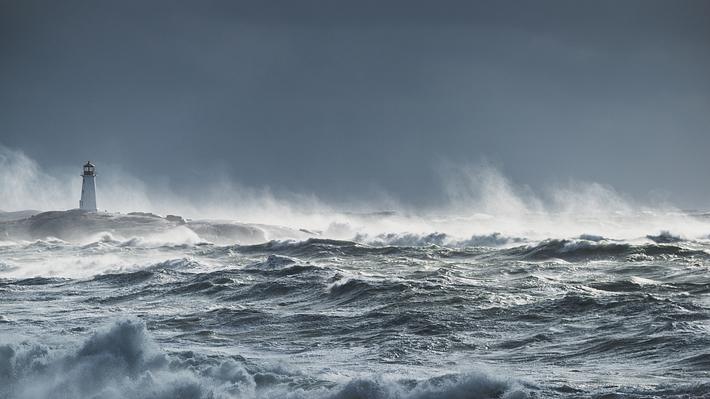 Sturm an der Küste - Foto: iStock / shayes17
