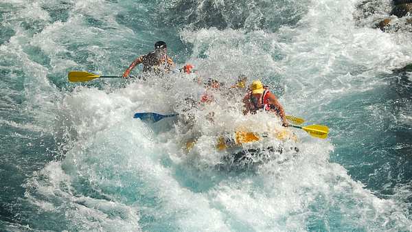 Rafting - Foto: iStock / fikretozk