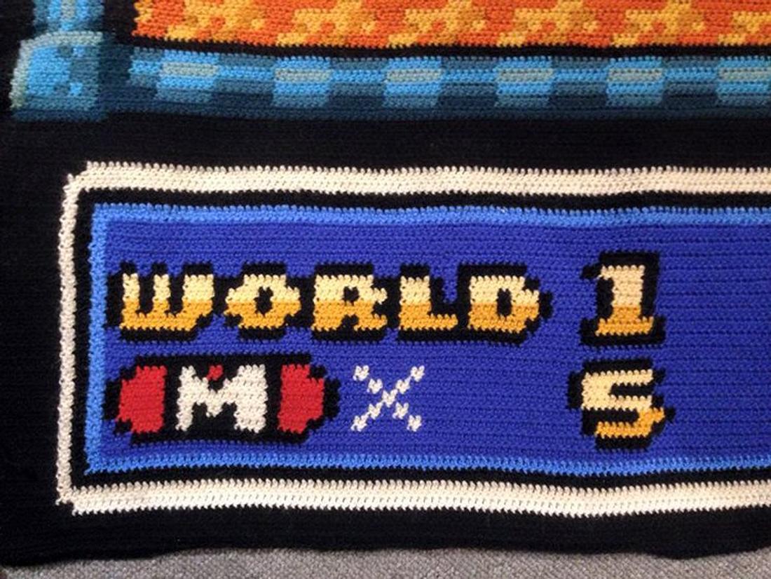 Kjetil Nordin hat eine Map aus "Super Mario Bros" als Teppich gehäkelt