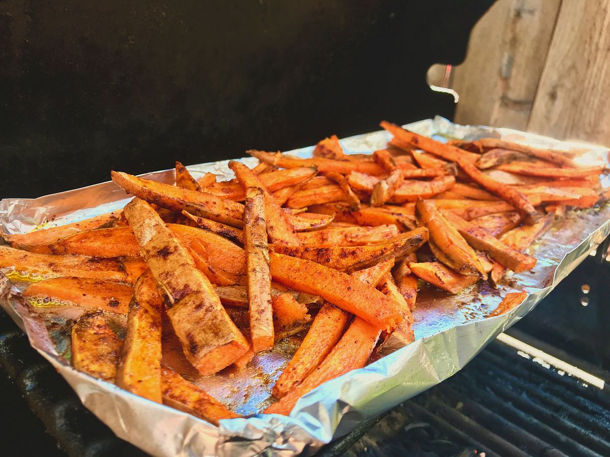 Süßkartoffeln auf dem Grill