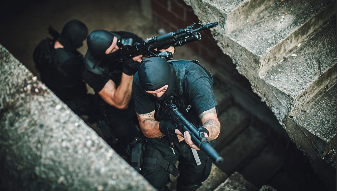 Ein Sondereinsatzkommando-Team im Einsatz - Foto: iStock / South_agency