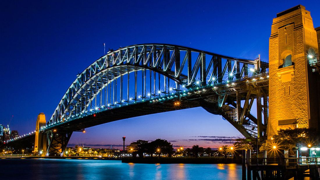 Die Harbour Bridge zur blauen Stunde. Harbour Bridge in Sydney