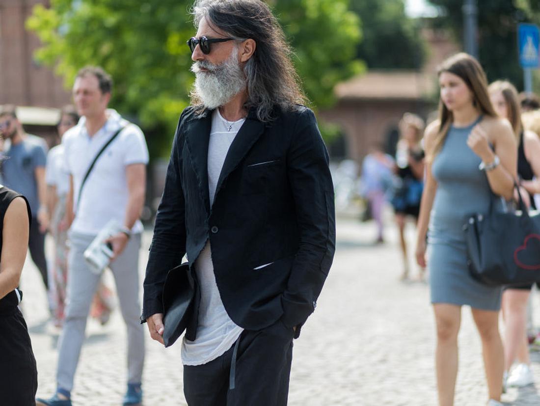 t-shirt-trend long-shirt mann mit long-shirt