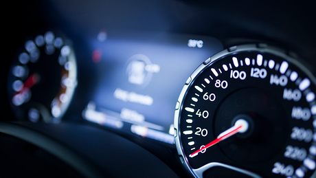 Auto-Tachometer - Foto: iStock / 123ducu