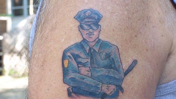 Rheinland-Pfalz verbietet Tattoos an Polizisten - Foto: via Policemag.com