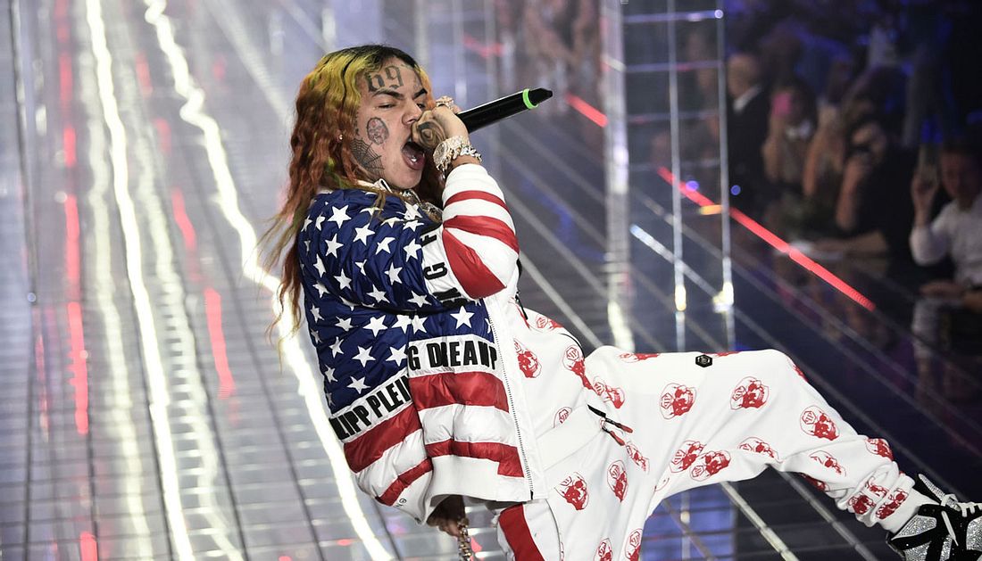 Verhafteter Freak-Rapper Tekashi 6ix9ine: Keine Promi-Behandlung im Knast Verhafteter Freak-Rapper Tekashi 6ix9ine: Keine Promi-Behandlung im Knast
