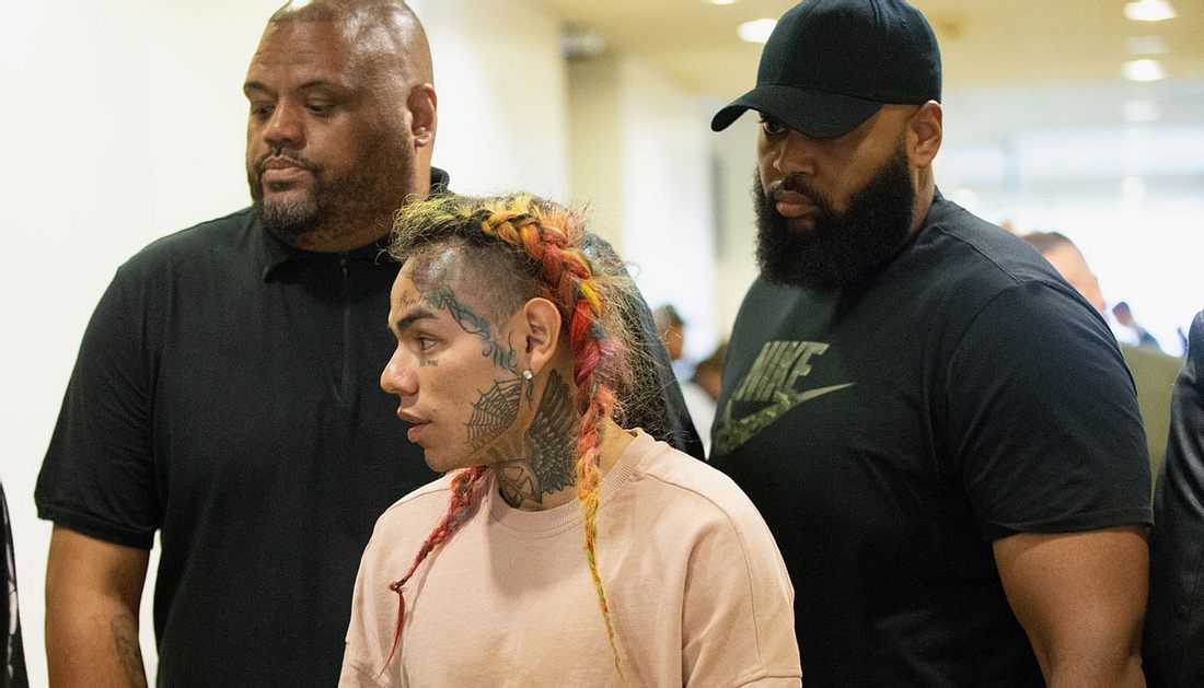 Tekashi 6ix9ine: Freak-Rapper droht lebenslange Haftstrafe Tekashi 6ix9ine: Freak-Rapper droht lebenslange Haftstrafe