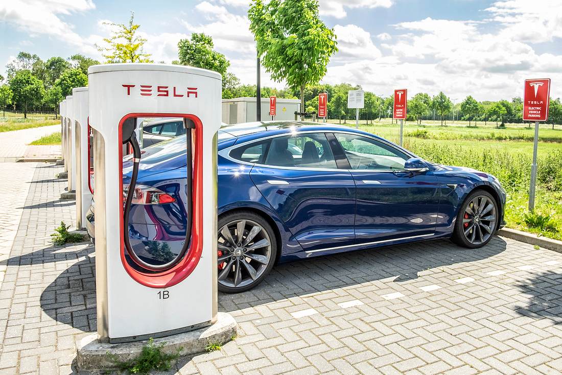 Tesla Model S an Ladestation Tesla Model S an Ladestation