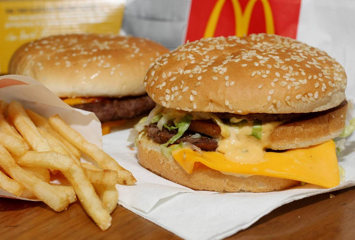 Burger und Pommes von McDonald's