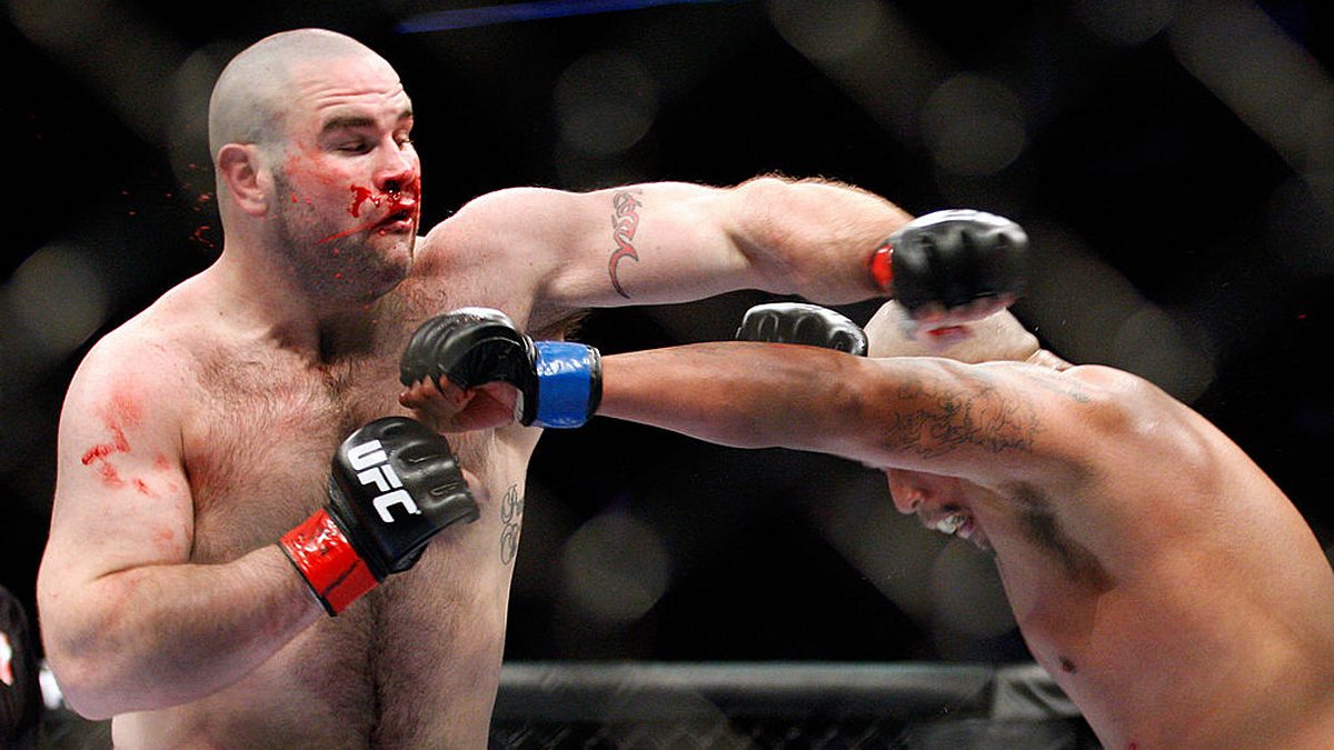 Der Ex-UFC-Kämpfer verstarb nach einem Kampf. Auf diesem Foto fightet er mit Joey Beltran 2010