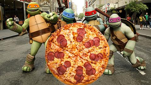 Teenage Mutant Ninja Pizza - Foto: Getty Images / Neilson Barnard / iStock / NikiLitov (Collagew Männersache)
