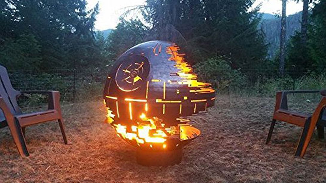 Die Todesstern-Feuerstelle - Foto: Amazon / West Coast Firepits