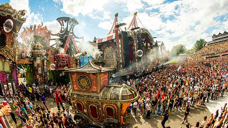 Das Gelände erinnert ein bisschen an ein Fantasy-Park - Foto: Tomorrowland / Facebook