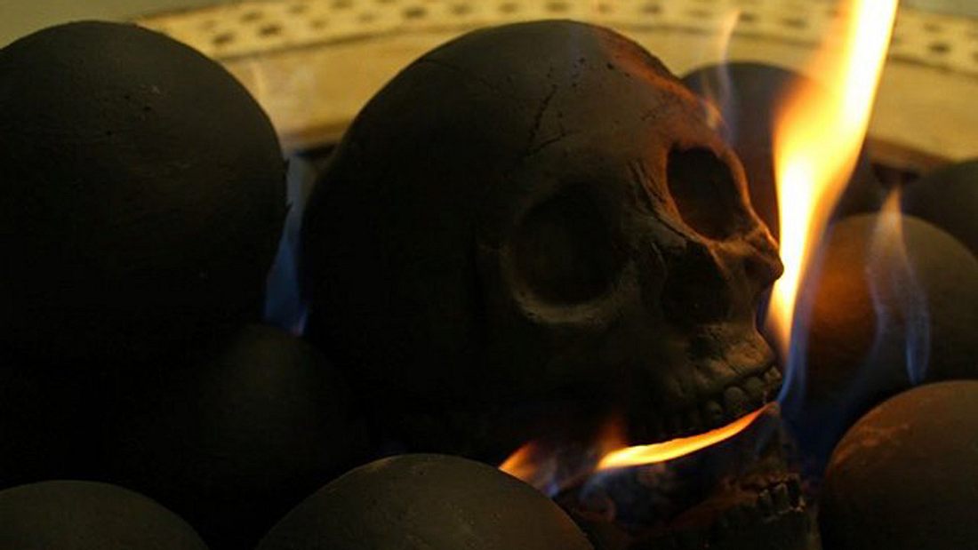Totenschädel-Holzkohle: Die Human Skull Bones von Myard