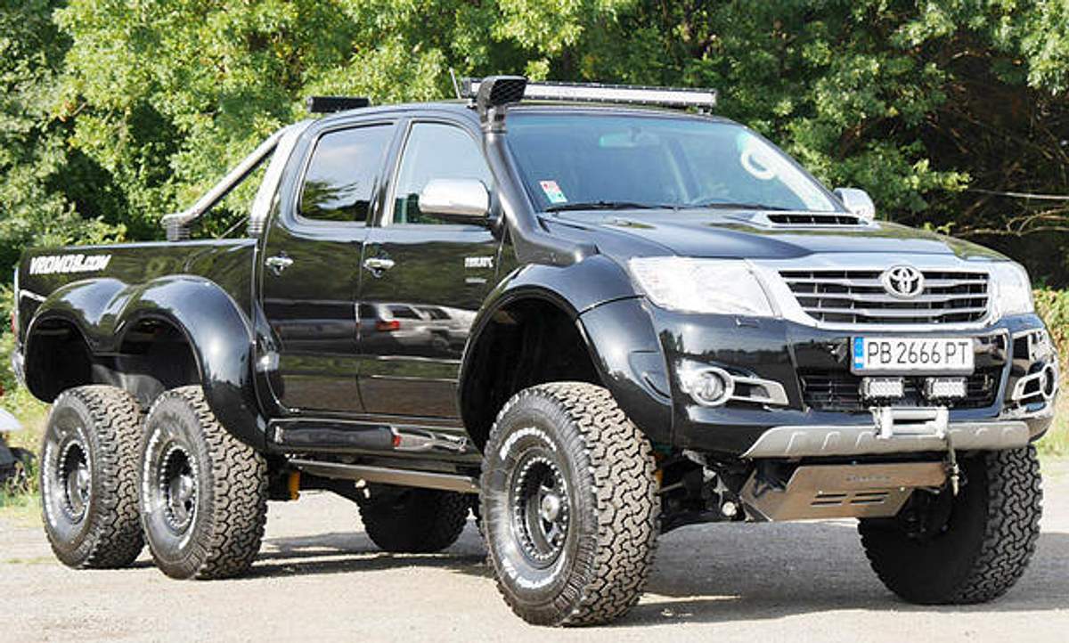 Toyota Hilux 6x6