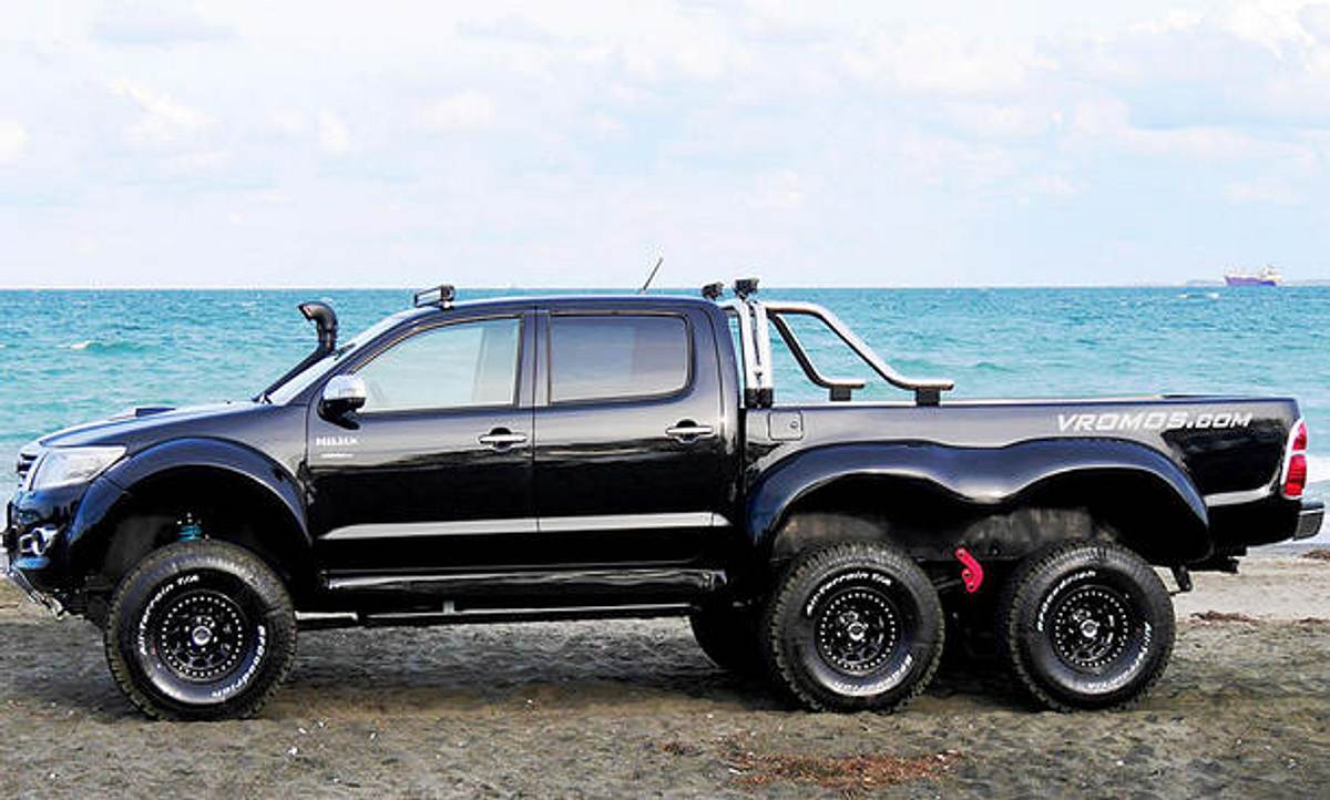 Toyota Hilux 6x6