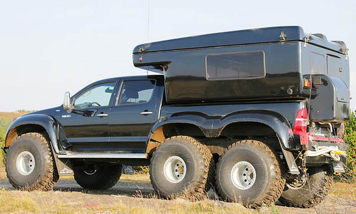 Toyota Hilux 6x6 Arctic Truck