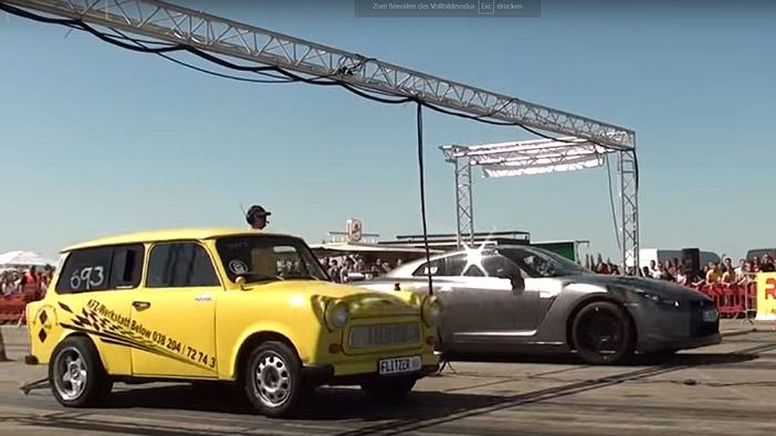 Getunter Trabbi vs. Nissan GTR R35 mit 580 PS: Ein Drag Race der besonderen Art Drag Race: Ein getunter Trabbi hängt einen Nissan GTR R35 mit 580 PS auf der Viertelmeile ab
