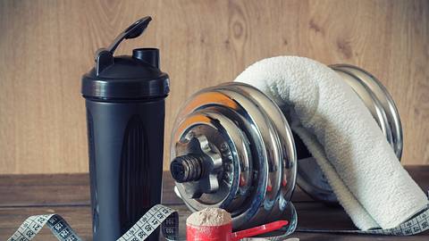 Proteinpulver zum Muskelaufbau - Foto: iStock / Lecic