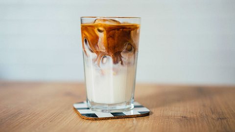 5 geniale Trend-Getränke, die man mit Milch machen kann