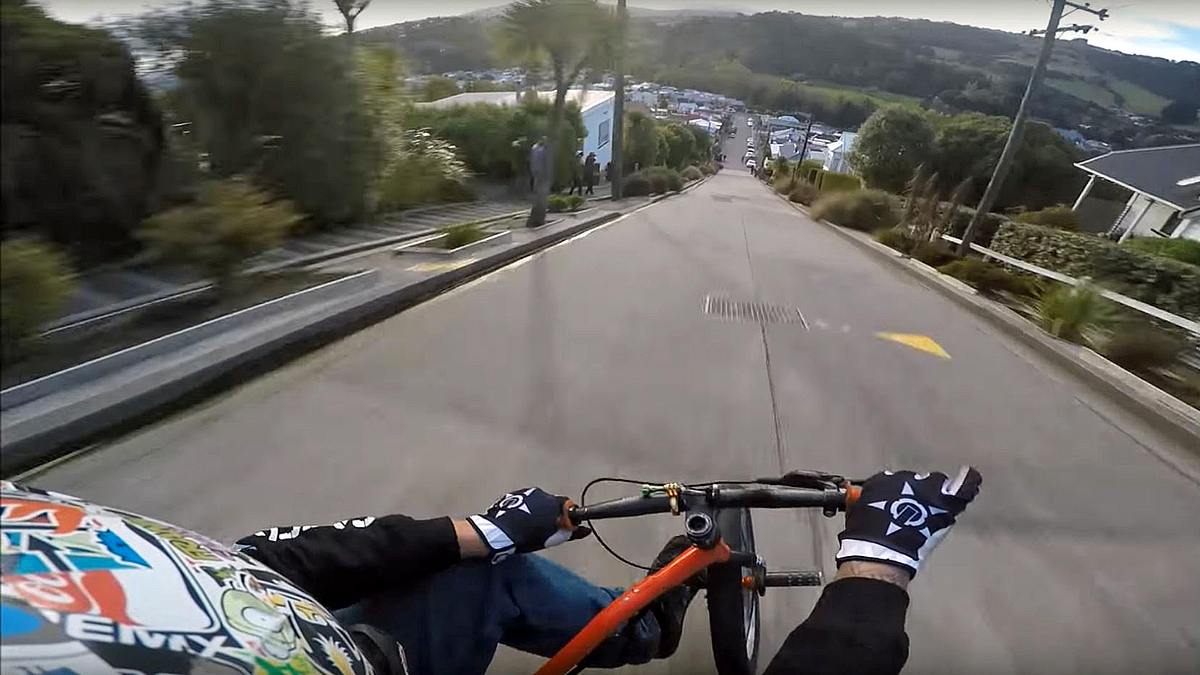 Trike Drifting in der Baldwin Street im neuseeländischen Dunedin