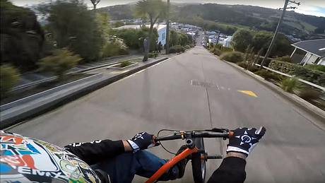 Trike Drifting in der Baldwin Street im neuseeländischen Dunedin - Foto: YouTube/HarleyJolly