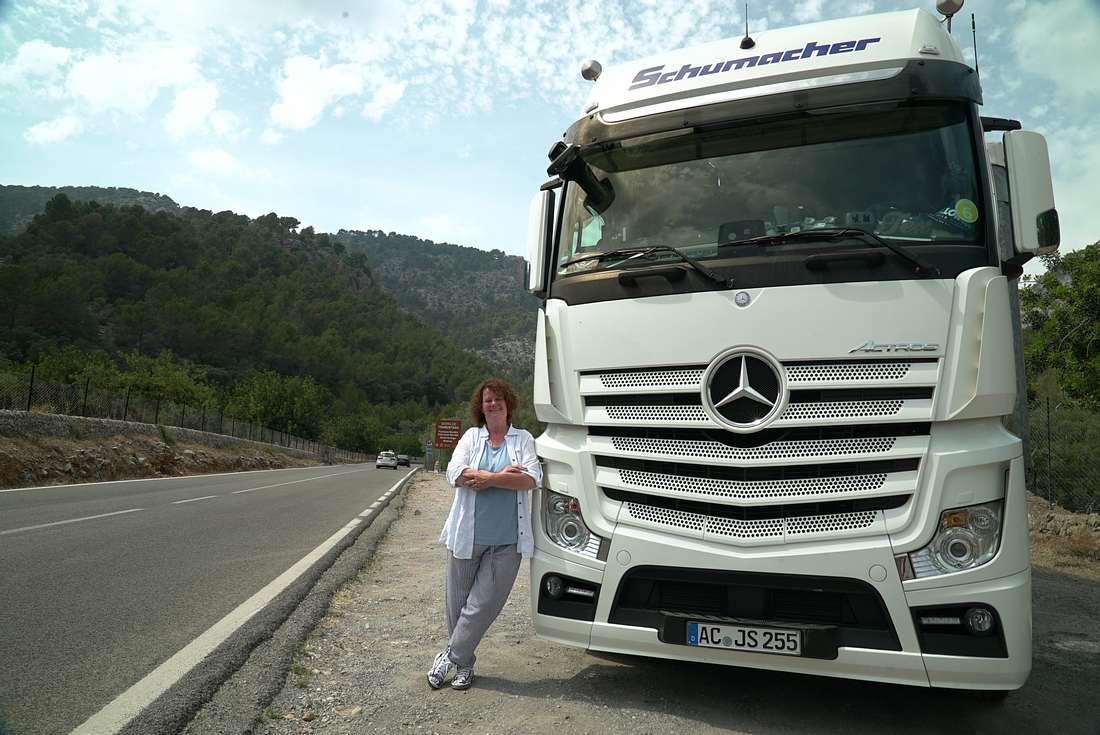 Trucker Babe Angi: Coole Routine Trucker Babe Angi: Coole Routine