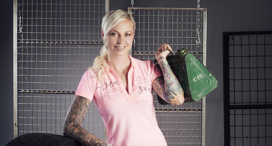 Trucker Babe Anne ist ausgebildete Kosmetikerin Trucker Babe Anne ist ausgebildete Kosmetikerin