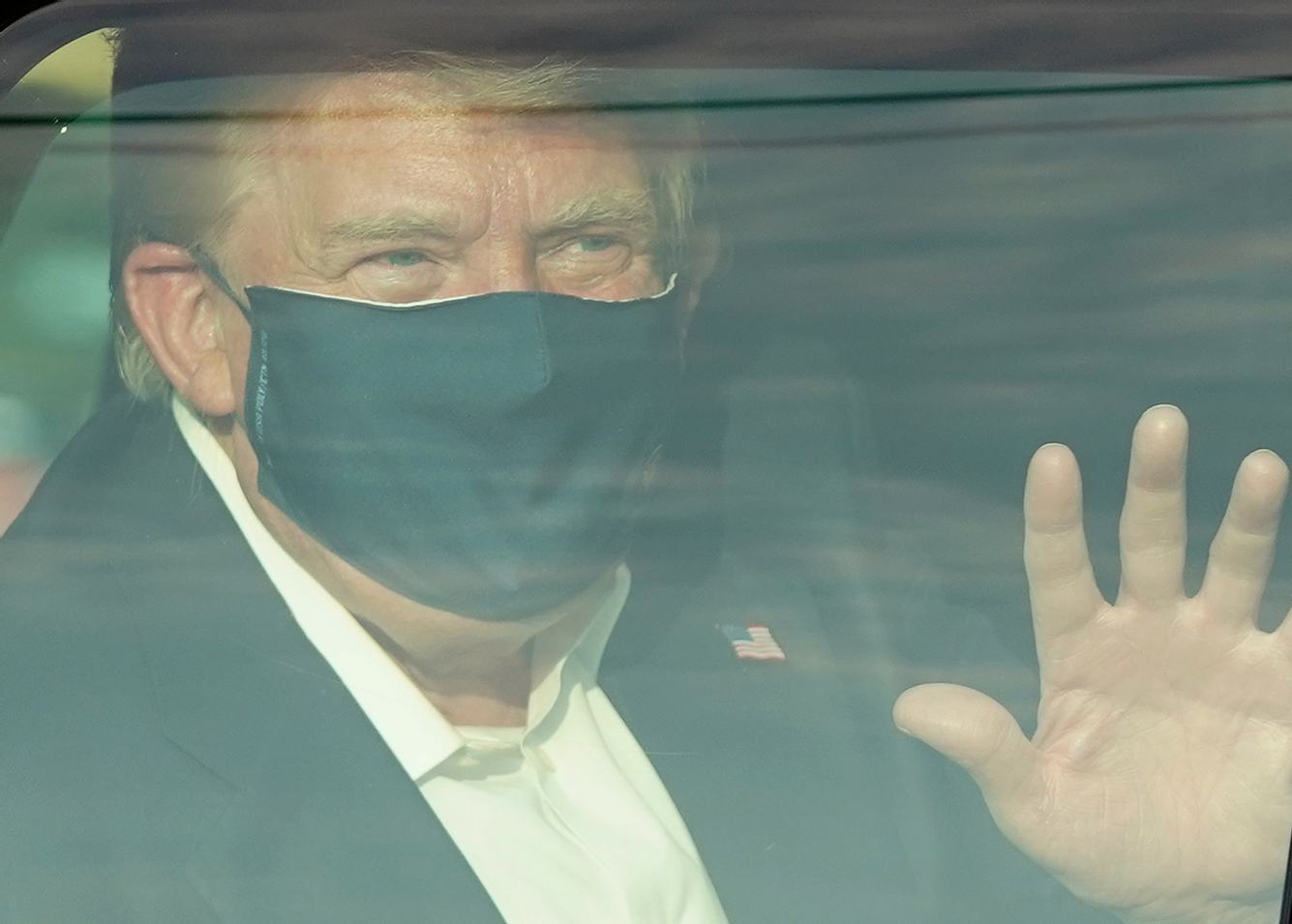 Irrer Ausflug! Corona-infizierter Trump besucht Fans vor Krankenhaus Donald Trump