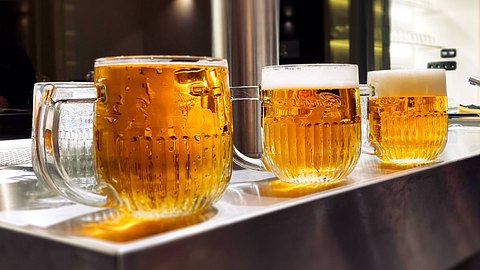3 Biere mit unterschiedlich viel Schaum - Foto: Männersache