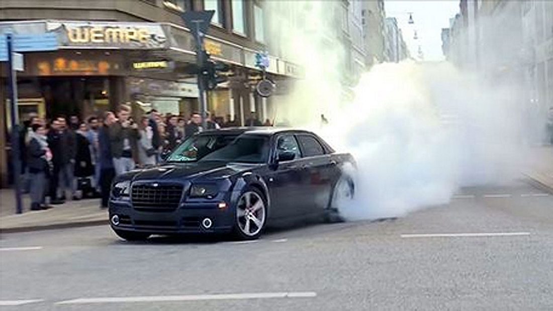 Chrysler 300c mit fettem Burnout Chrysler 300c mit fettem Burnout