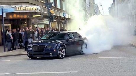 Chrysler 300c mit fettem Burnout - Foto: Youtube / Supercars Hamburg