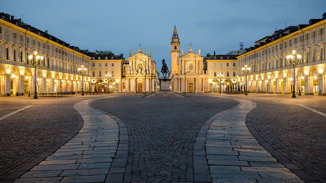 Wunderschön: Abendstimmung auf der Piazza San Carlo. Piazza San Carlo