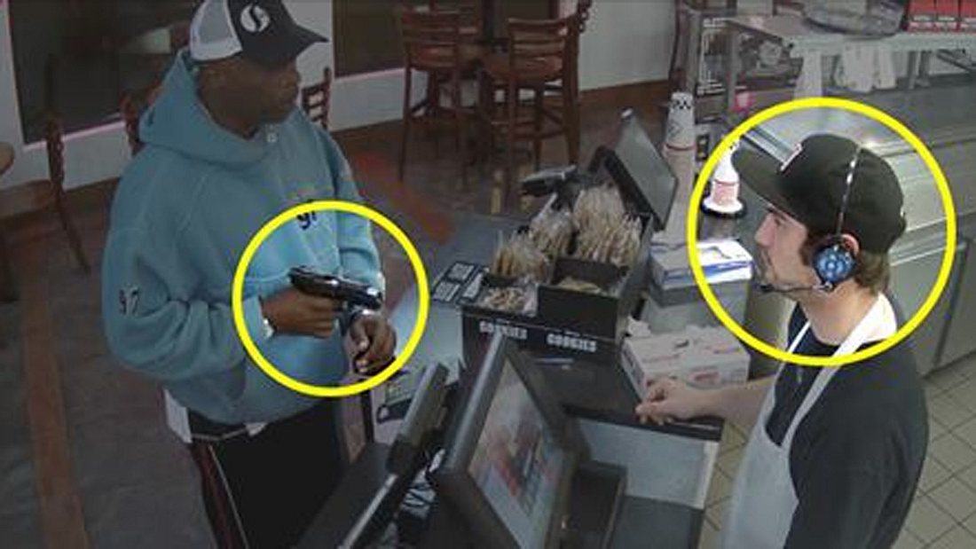 Kein guter Tag für den Kassierer von Jimmy John's in Kansas City Mit Waffe bedroht: Cooler Kassierer avanciert zum Internet-Star
