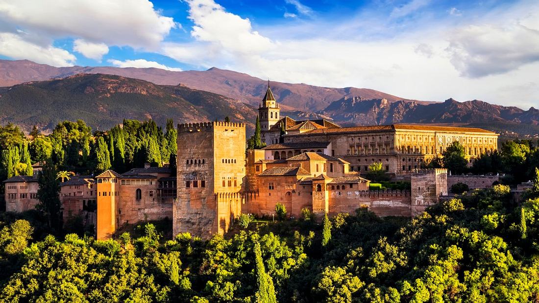 Festung in Granada in Andalusien. Urlaub mit Kindern: Das sind die 10 besten Reiseziele