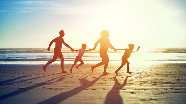 Urlaub mit Kindern: Das sind die 10 besten Reiseziele  - Foto: iStock/Cecilie_Arcurs