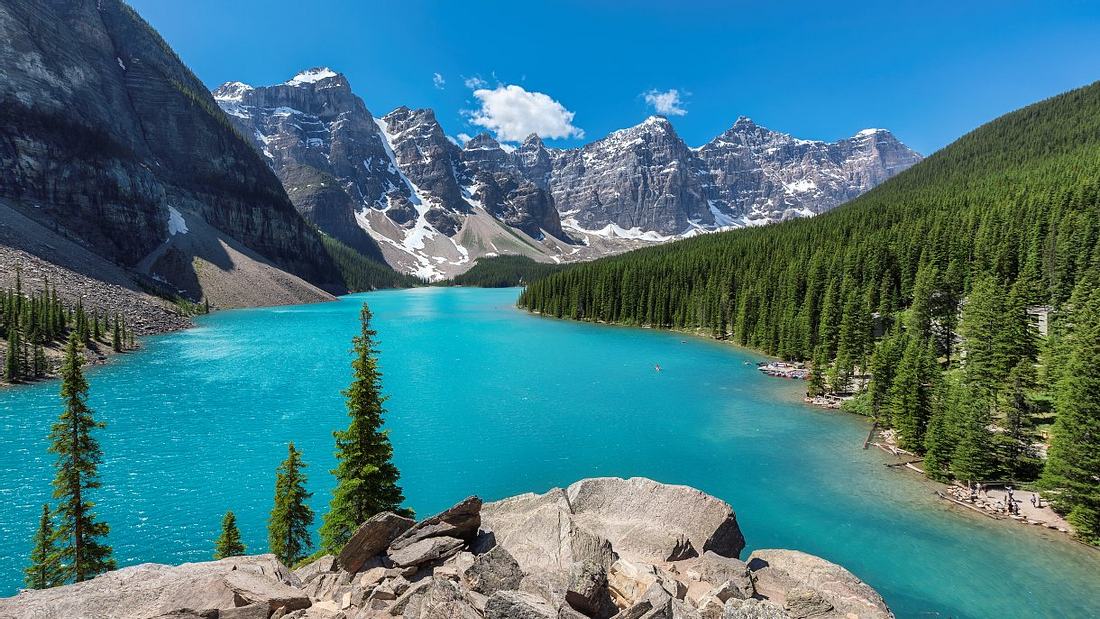 Der Moraine Lake im Jasper Nationalpark in Alberta, Kanada. Urlaub mit Kinder: Das sind die 10 besten Reiseziele