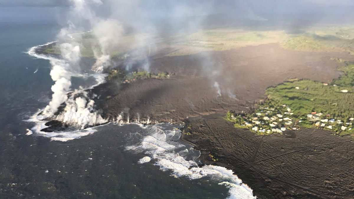 Eine komplette Bucht wurde von der Lava überrant