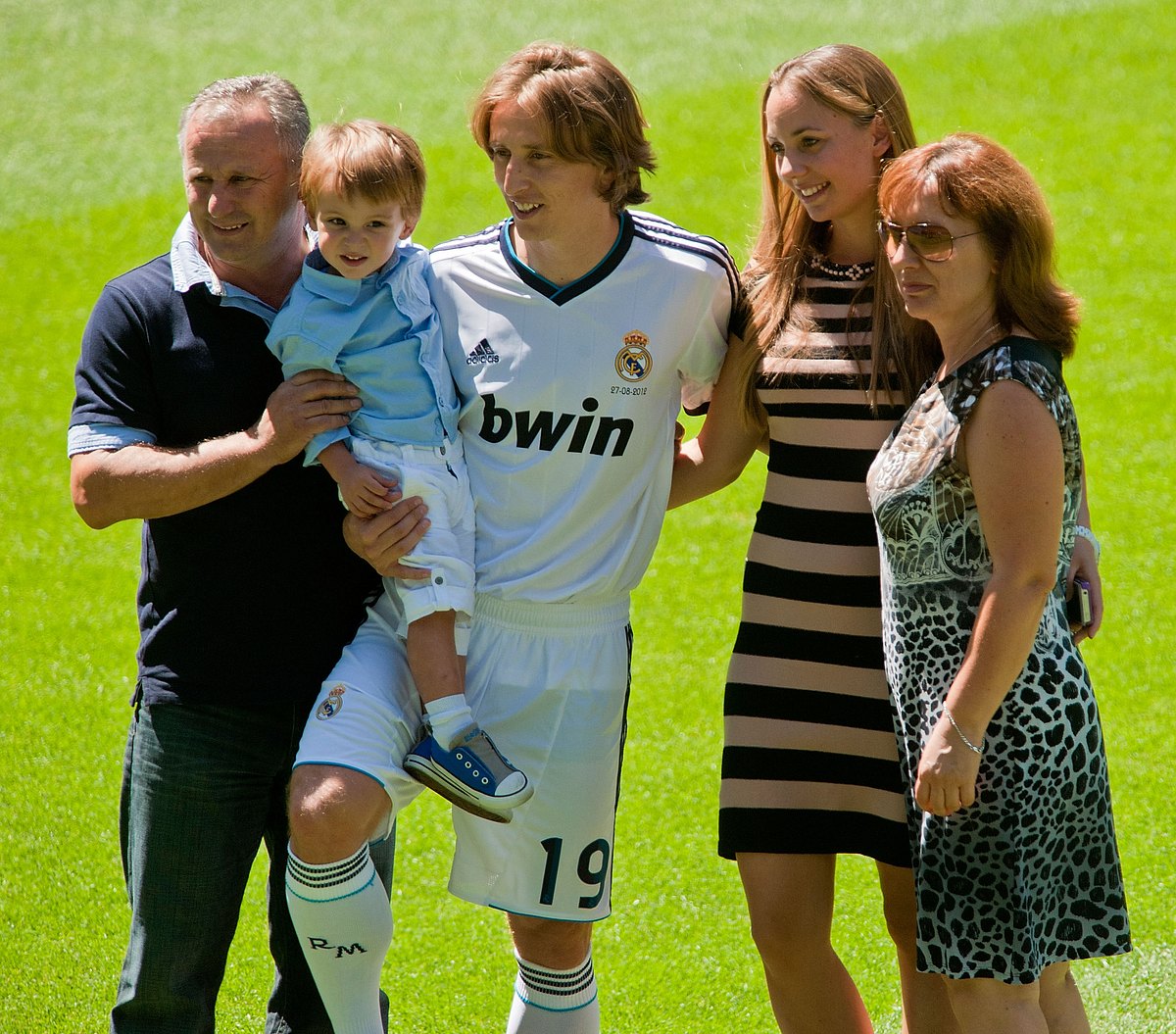 Vanja Bosnic mit Luka Modric und seinen Eltern