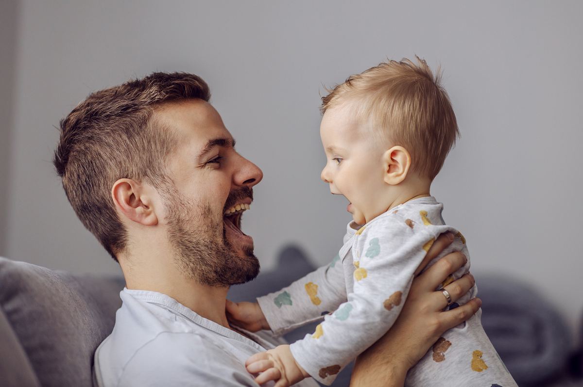 Vater mit Baby