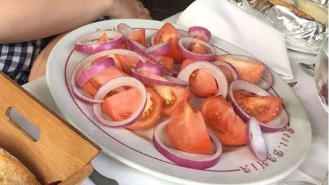Die Veganerin Georgina bestellte im Urlaub einen Salat. Was sie bekam war mehr als kurios