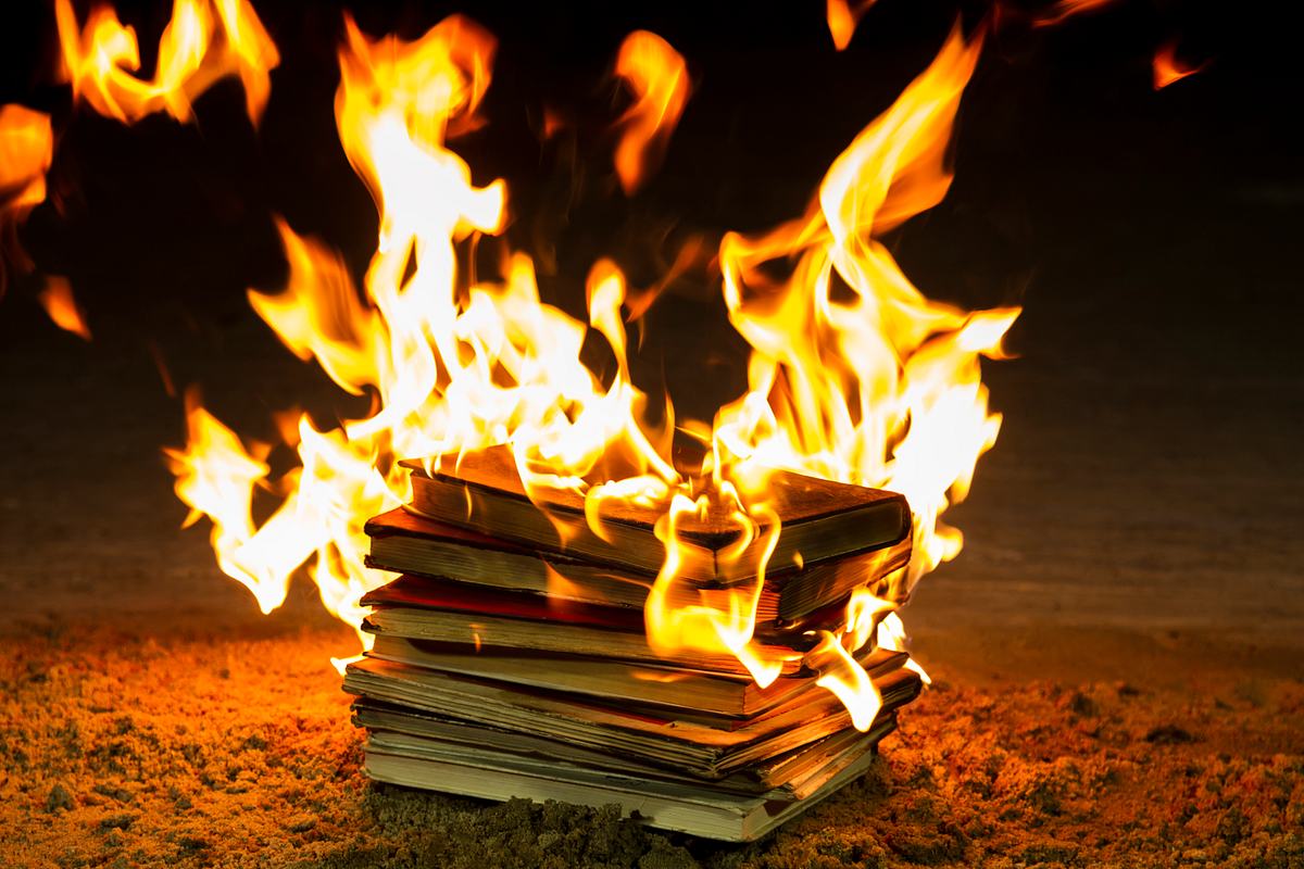 Brennende Bücher