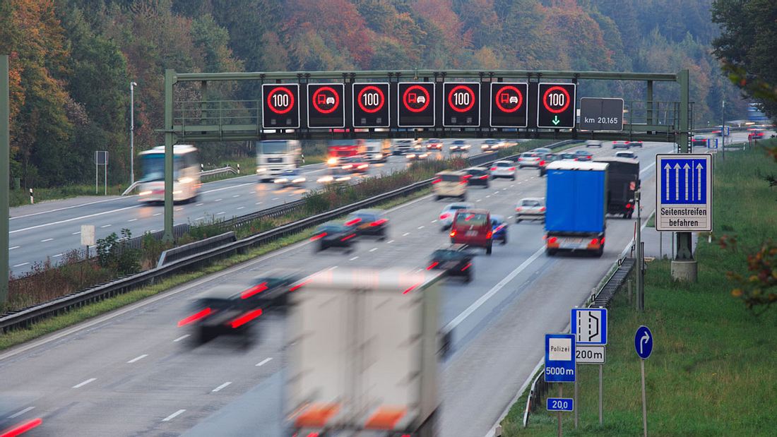 Auf deutschen Autobahnen Auf deutschen Autobahnen