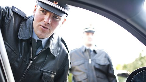 Verkehrskontrolle - Foto: iStock / MattoMatteo