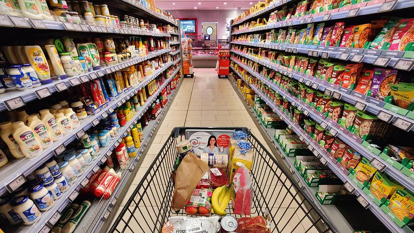 Gang im Supermarkt - Foto: IMAGO / imagebroker